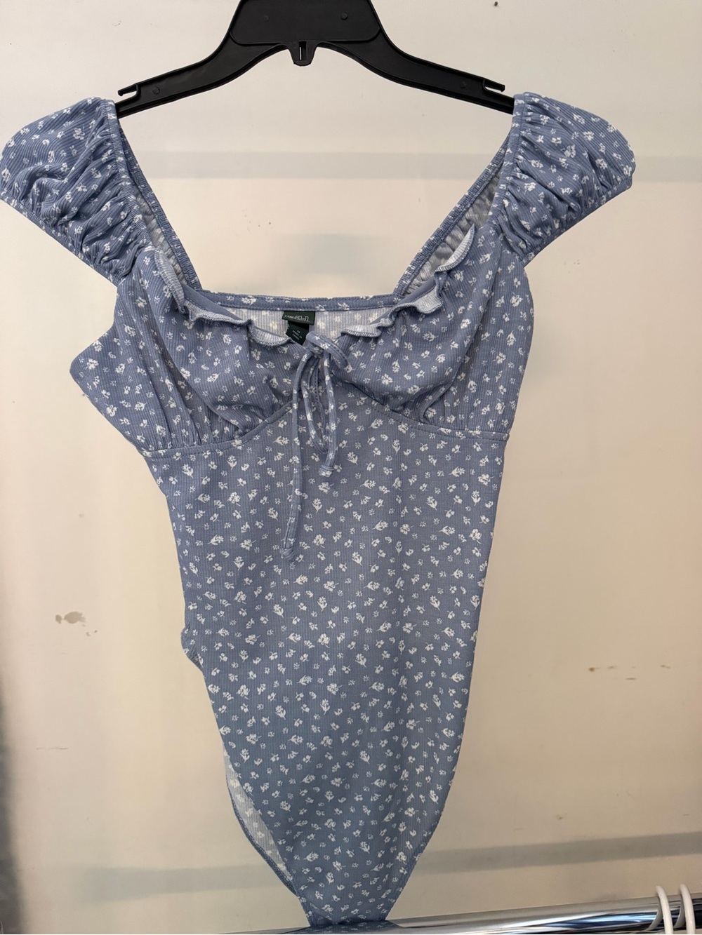 Wild Fable blue ditsy floral bodysuit. - Picture 2 of 5